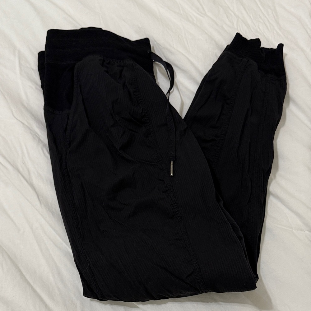 Lululemon studio Black Jogger Pants- size 6